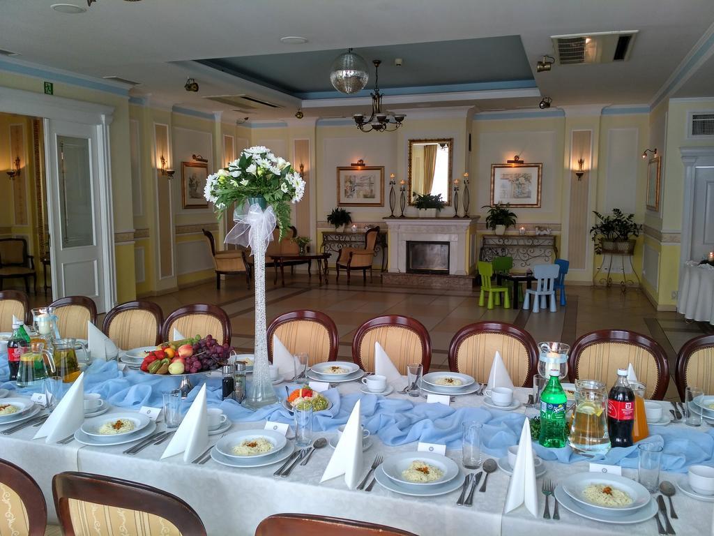 Villa Royal Ostrów Wielkopolski Eksteriør billede